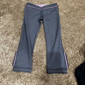 Lululemon size 8 capris